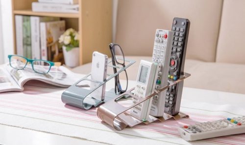 Praktikus csúszásmentes telefon és távirányító tartó otthoni és irodai használatra