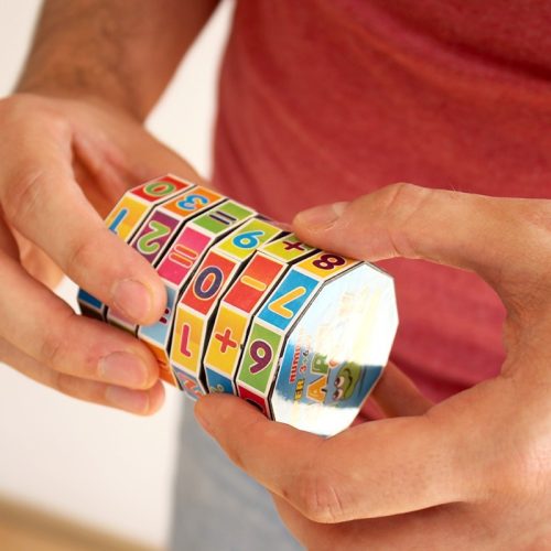 Matematikai oktatójáték, tanulást segítő henger alakú eszköz gyermekeknek