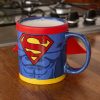 Superman -es bögre köpennyel