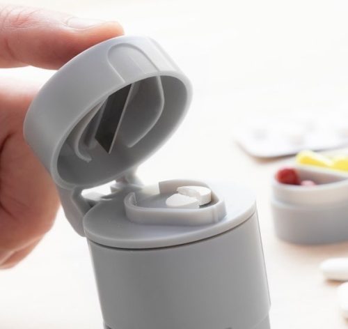 5 az 1-ben pirulaadagoló vágóval és törővel (InnovaGoods)