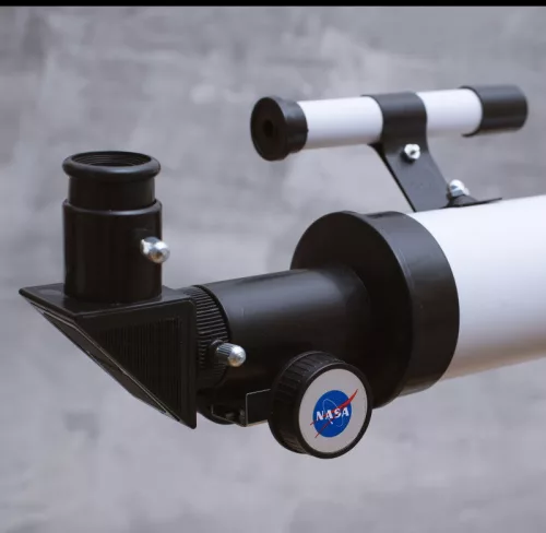 NASA teleszkóp állvánnyal