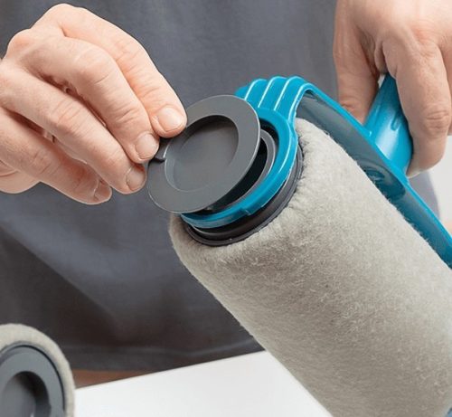 Csepegésmentes festőhenger festékadagoló tartállyal