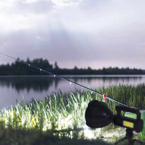 Phenom Multifunkciós keresőlámpa - munkalámpa funkcióval- beépített tripoddal, akkumulátorral - 580 lm