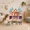 ECOTOYS Bella Castle fa babaház 4 szinttel, 5 szobával, 15 bútorral