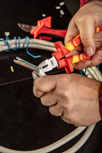 NEO TOOLS Oldalcsípő fogó 1000V, szigetelt, 160mm (6"), CrV, polírozott 25 év garanciával 01-226