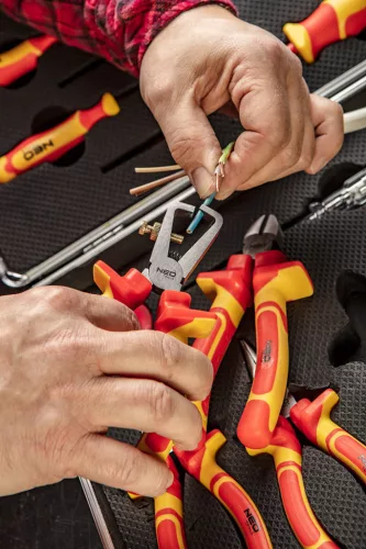 NEO TOOLS Szerszámkészlet 1000V, szigetelt 13db 25 év garanciával 01-234