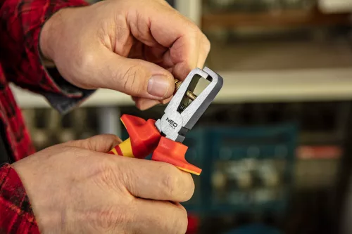 NEO TOOLS Szerszámkészlet 1000V, szigetelt 13db 25 év garanciával 01-234