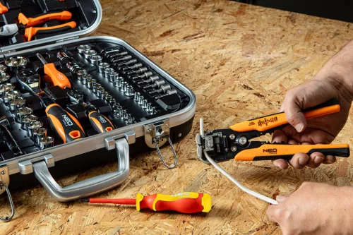 NEO TOOLS Szigetelt szerszámkészlet 108db, kofferben 01-310-1