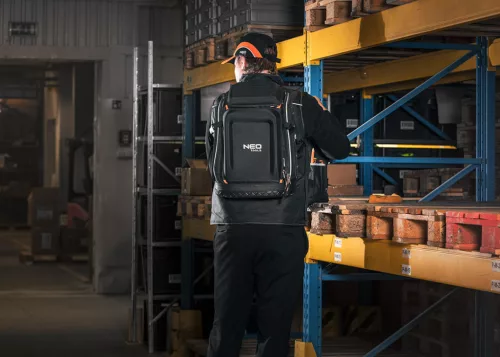 NEO TOOLS Szerszámkészlet villanyszerelőknek,31 részes, hátizsákkal 01-313