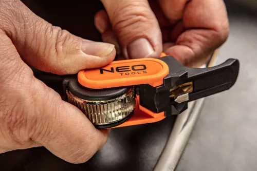 NEO TOOLS Kábelcsupaszító 170mm max. 5mm átm. 01-400