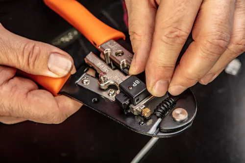 NEO TOOLS Krimpelő-, kábelsarufogó 4P 6P 8P 25 év garanciával 01-501