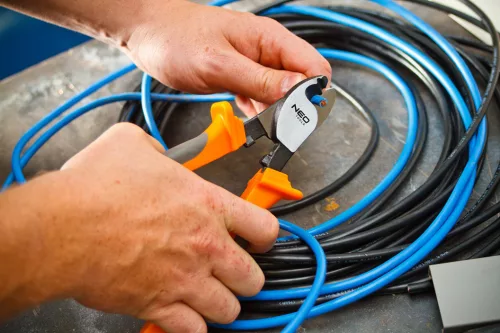 NEO TOOLS KÁBELVÁGÓ FOGÓ 160MM 25 év garanciával 01-513