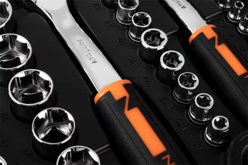 NEO TOOLS Dugókulcskészlet + szerszámkészlet 1/4", 3/8", 1/2", 219db 25 év garanciával 10-076