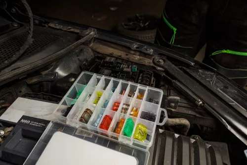 NEO TOOLS Gépkocsi biztositék készlet, 88db 11-993
