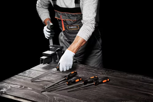 NEO TOOLS RESZELŐ HÁROMSZÖG 200/2mm 37-422