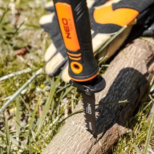 NEO TOOLS Kézifűrész szett univerzális befogóval, 4 db lappal, dekopír és orrfűrész lapokhoz. 44-650