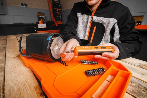 NEO TOOLS Akkus csavarhúzó készlet, 4V, Li-Ion akku, USB-C töltő, 20bit, tok 2 év garanciával 04-199