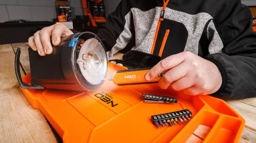 NEO TOOLS Akkus csavarhúzó készlet, 4V, Li-Ion akku, USB-C töltő, 20bit, tok 2 év garanciával 04-199