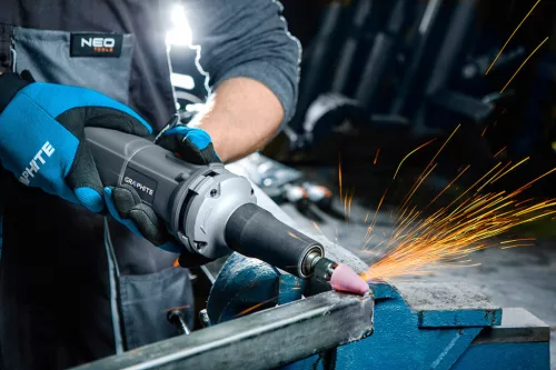 GRAPHITE Egyenes csiszoló 710W, állítható fordulatszám: 12000 - 28000 min-1, befogás: 6mm 3 év garanciával 59G071