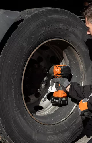 NEO TOOLS Akkus szénkefementes ütvecsavarozó 1/2"(négyszög), Energy+, 18V, 1100NM akku nélkül!!! 3 év garanciával 04-618