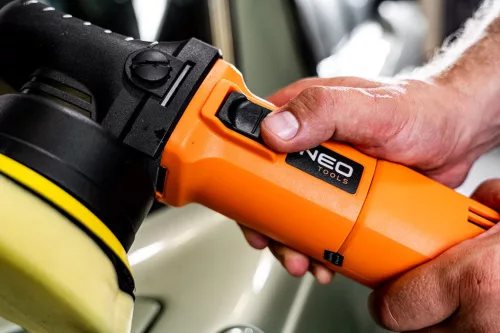 NEO TOOLS Polírozógép excenteres 710W, 125mm, 2000-4600/perc 3 év garanciával 04-700