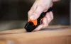 NEO TOOLS Trapézpengés kés, biztonsági, rugós pengevisszahúzóval, alu házas 63-704