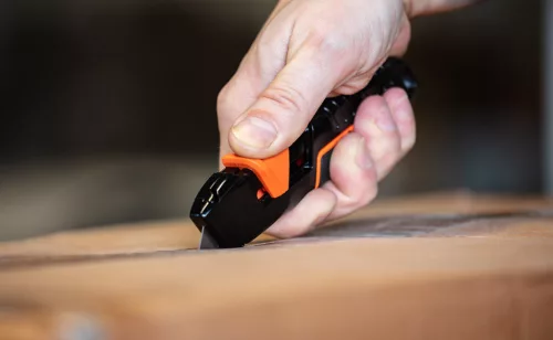 NEO TOOLS Trapézpengés kés, biztonsági, rugós pengevisszahúzóval, alu házas 63-704