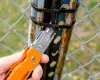 NEO TOOLS Trapézpengés kés, 90 fokban elfordítható fejjel, vágó és kaparó funkció, összecsukható, aluházas, 2db tartalék pengével 63-708