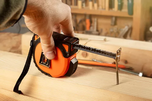 NEO TOOLS Mérőszalag, 10m/25mm, erősített rugós, acél, fekete szalag fehér nagyított skálával, mágneses, autostop+rögzítő 67-245