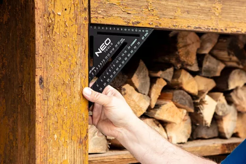 NEO TOOLS Talpas derékszög, alumínium, 45 fokos szárral, mérőskálával, 183mm 72-102