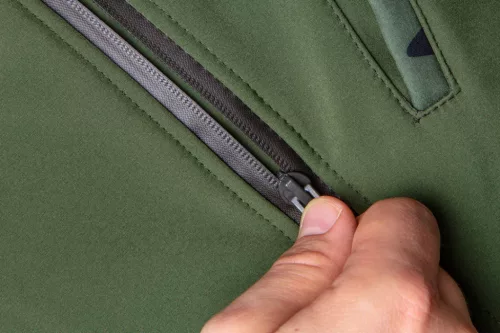 NEO TOOLS Terepmintás, softshell Munkavédelmi kabát, víz- és szélálló, kapucnis, CAMO, vízáll.:5000mm, légáter.:3000g/m2/24h, M 81-553-M