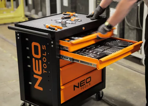 NEO TOOLS Műhelykocsi, 5 fiókos, 117db szerszámmal, 680x460x825mm, szerszámkocsi 25 év garanciával 84-214-6