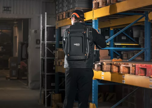 NEO TOOLS Szerszámos hátizsák, fekete, 20l, erősített 600D poliészter, kívül 7 zseb, belül 19 zseb 84-329