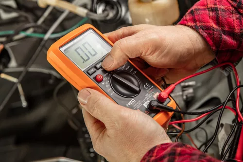 NEO TOOLS MULTIMÉTER Digitális, AC V, DC V, AC A, DC A, Tranziszt., Ellenáll., Hőmér., Dióda, Folyt., Kapac. 94-001