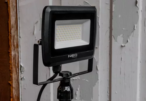 NEO TOOLS Reflektor, állványos 230V/30W, 2700lum SMD led max. 1.8m 2 év garanciával 99-059