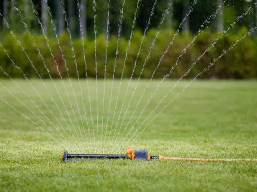 Fiskars Víztakarékos esőztető fém talppal