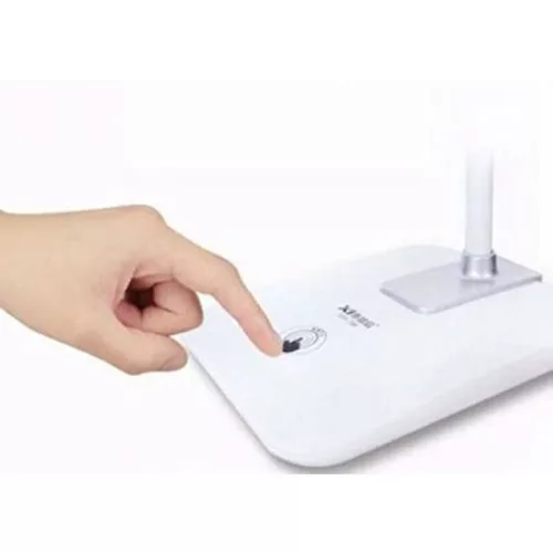 Állítható fényerejű asztali LED lámpa hálózati adapterrel