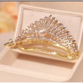 Csillogó tiarás hajcsat