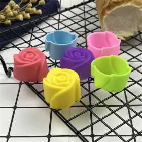   12 részes színes szilikon muffin sütőforma - rózsa forma