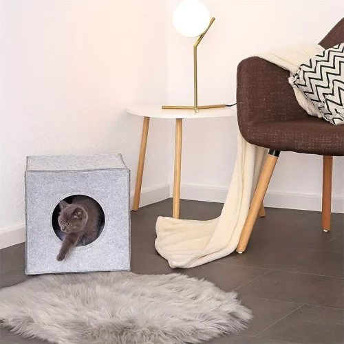 Filc macskabarlang párnával