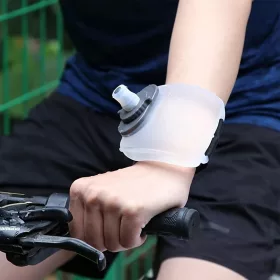   Két darab 200 ml-es csuklóra húzható víztároló sportoláshoz