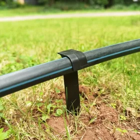   25db Tartós Műanyag PE Csőtartó - 1/2 Csepegtető Öntözőcsövekhez