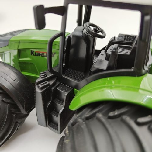 1/24 Méretarányú Vasatagkerekű Játék Traktor