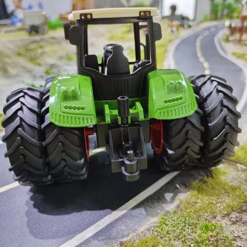 1/24 Méretarányú Nyolckerekű Játék Traktor
