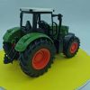 1/24 méretarányú Nagy Farm Traktor