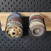 Falra szerelhető sarokcsiszoló korong tároló állvány, 6 helyes, 10/11,4/12,7 cm korongokhoz, fekete